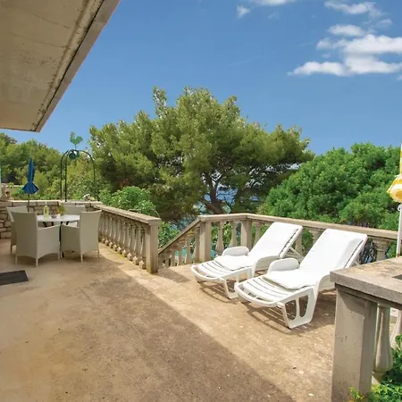 Borova Bb Ii 度假居 *